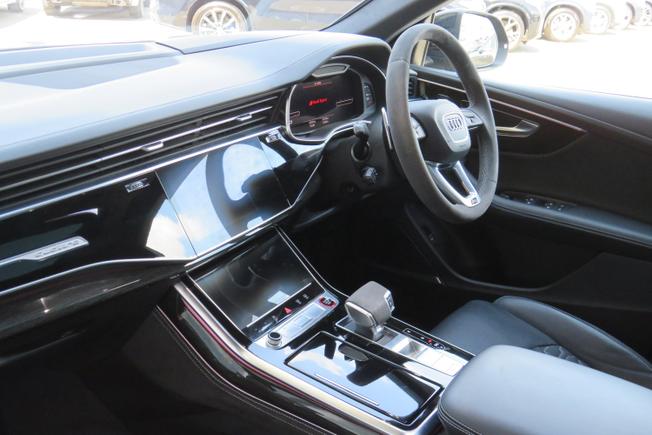 AUDI Rsq8 Photo 35