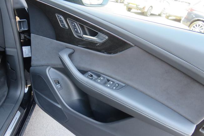 AUDI Rsq8 Photo 47
