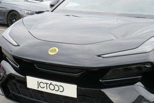 LOTUS Eletre Photo 13
