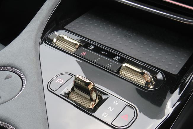 LOTUS Eletre Photo 36