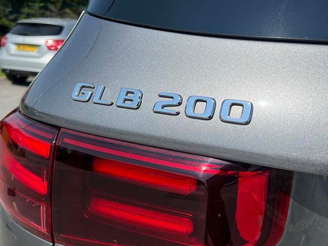MERCEDES-BENZ GLB Photo 21
