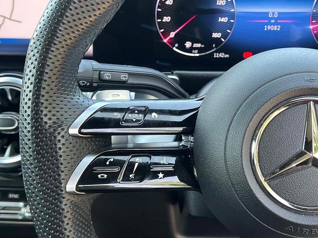 MERCEDES-BENZ GLB Photo 24