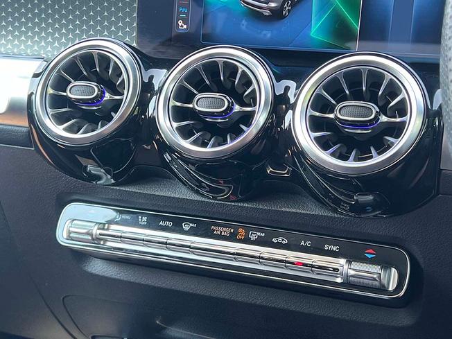 MERCEDES-BENZ GLB Photo 36