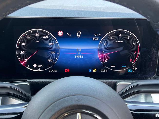 MERCEDES-BENZ GLB Photo 4