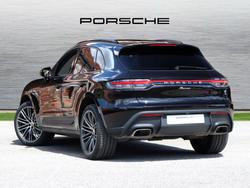 PORSCHE Macan Photo 2