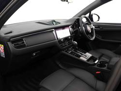 PORSCHE Macan Photo 3