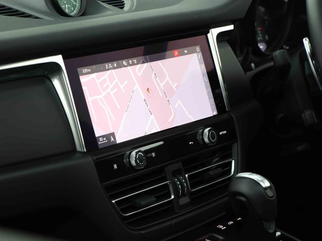 PORSCHE Macan Photo 32