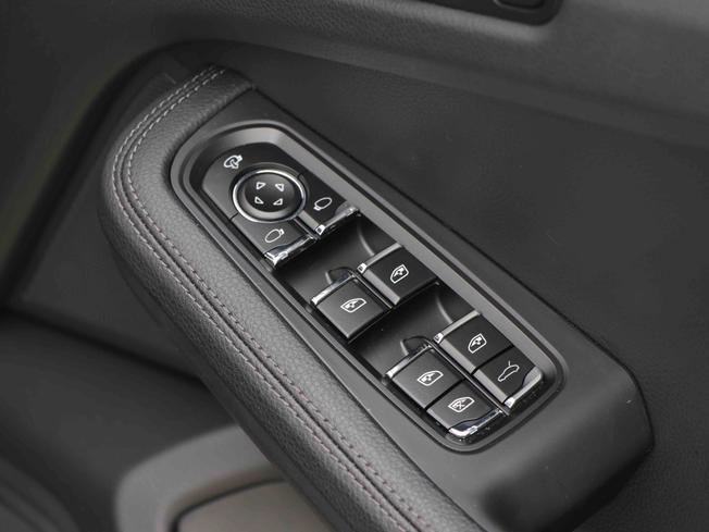 PORSCHE Macan Photo 37