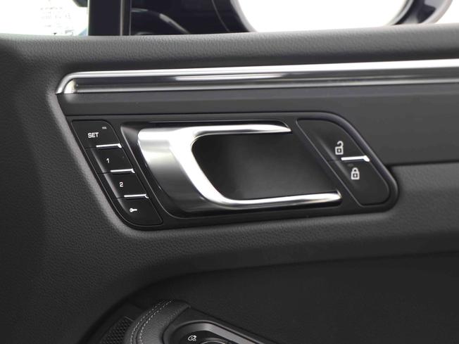 PORSCHE Macan Photo 38