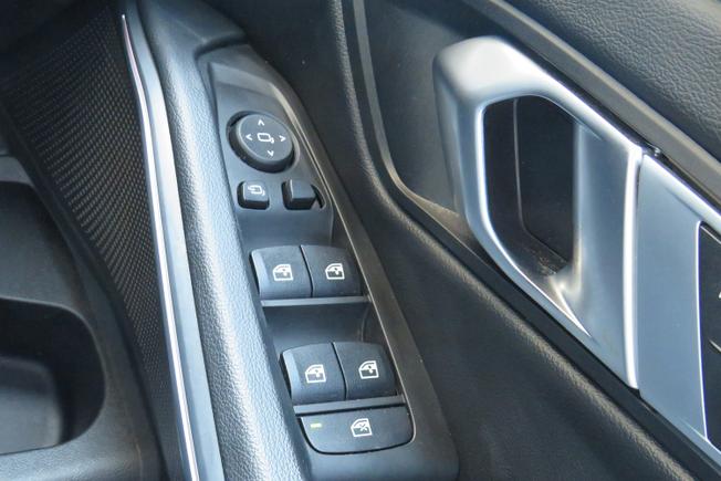 BMW 3 Series Photo 12