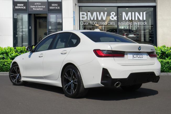 BMW 3 Series Photo 2