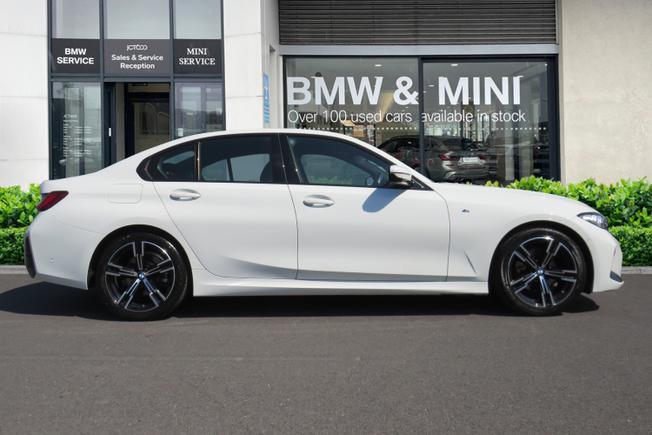 BMW 3 Series Photo 3