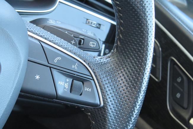 AUDI Q8 Photo 11