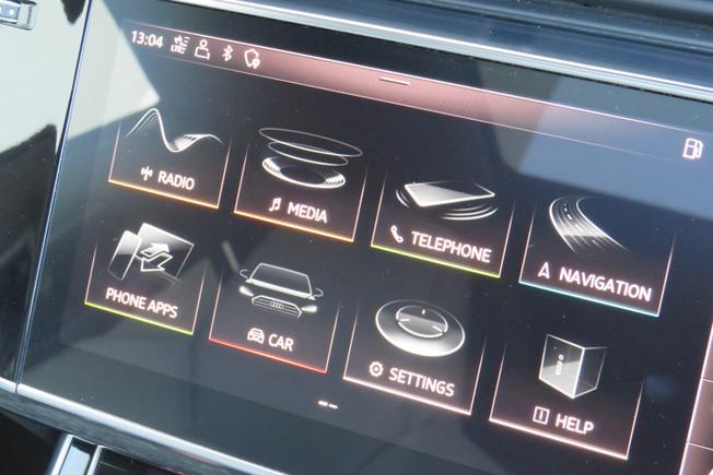 AUDI Q8 Photo 18