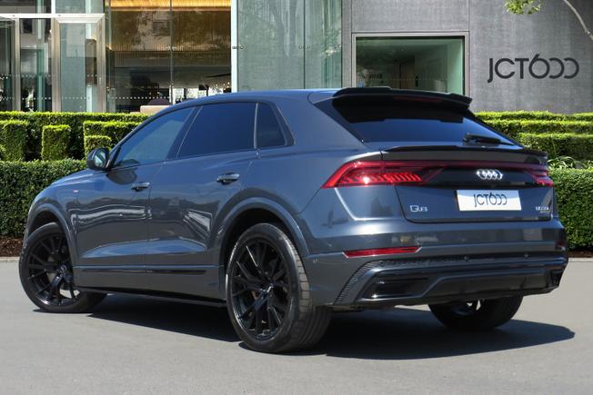 AUDI Q8 Photo 2