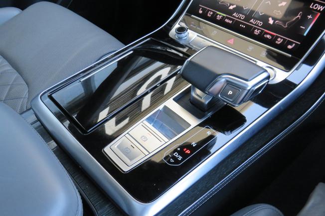 AUDI Q8 Photo 24
