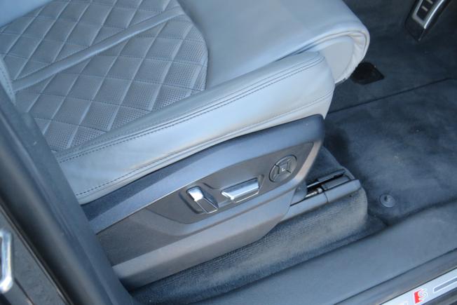 AUDI Q8 Photo 26