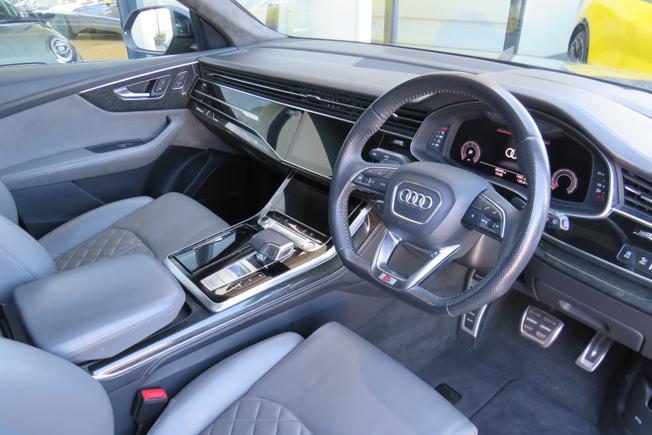 AUDI Q8 Photo 29