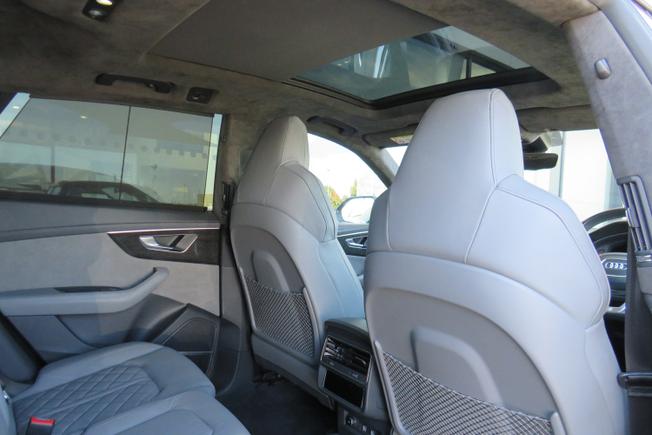 AUDI Q8 Photo 31