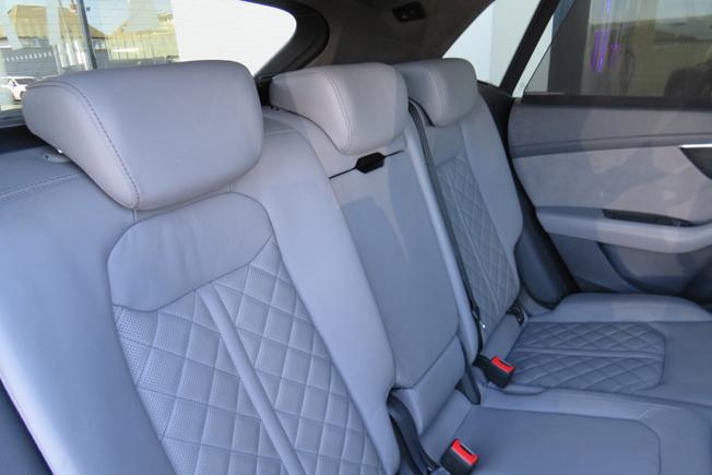 AUDI Q8 Photo 32