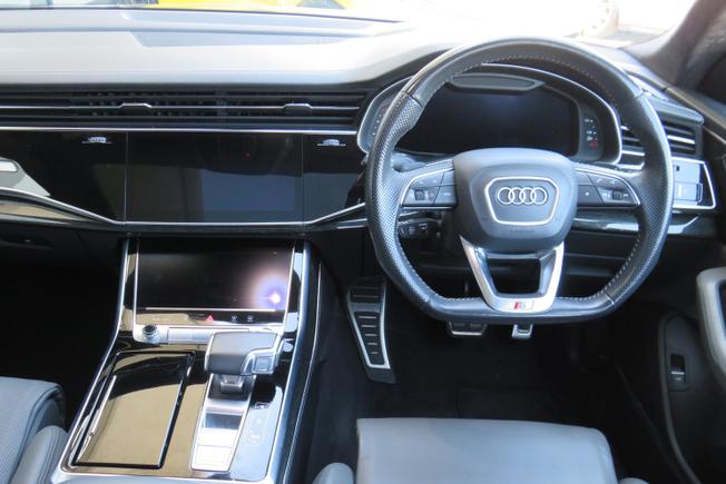 AUDI Q8 Photo 33