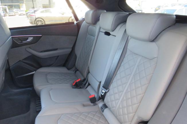 AUDI Q8 Photo 39