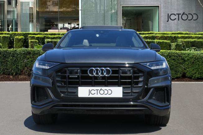 AUDI Q8 Photo 4
