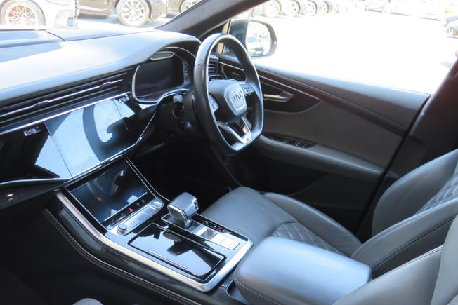 AUDI Q8 Photo 40