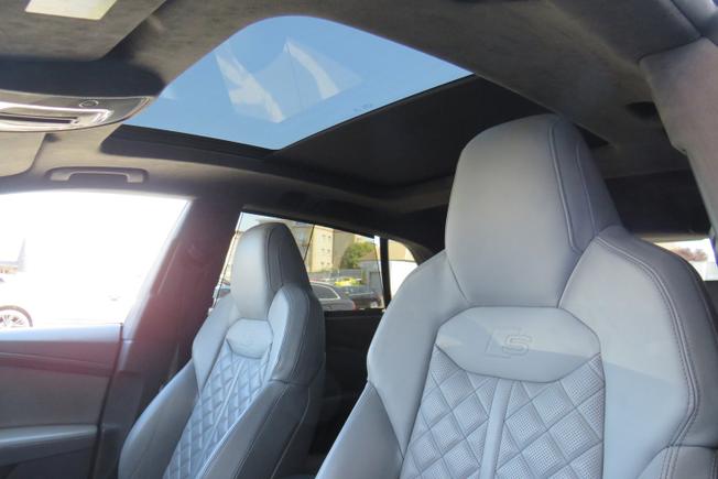 AUDI Q8 Photo 41