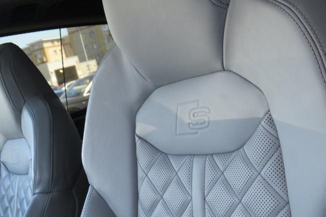 AUDI Q8 Photo 42