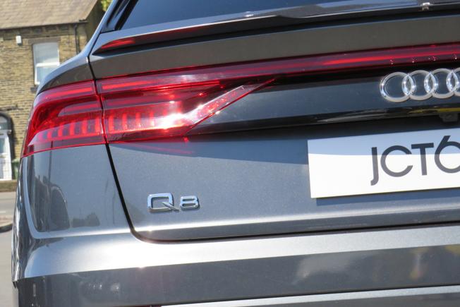 AUDI Q8 Photo 46