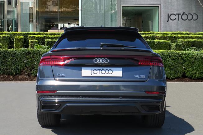 AUDI Q8 Photo 5