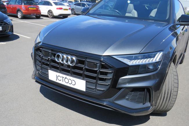 AUDI Q8 Photo 8
