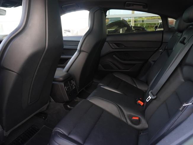 PORSCHE Taycan Photo 11