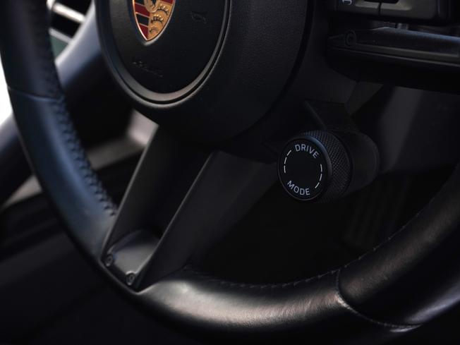 PORSCHE Taycan Photo 16