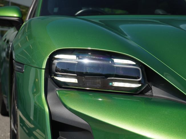 PORSCHE Taycan Photo 23