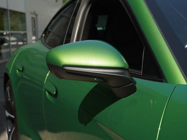 PORSCHE Taycan Photo 26