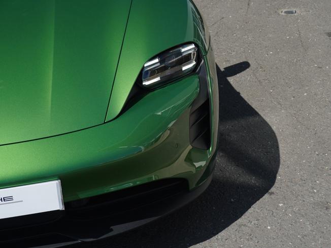 PORSCHE Taycan Photo 31