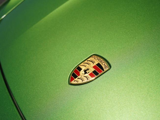 PORSCHE Taycan Photo 32
