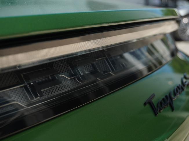 PORSCHE Taycan Photo 34
