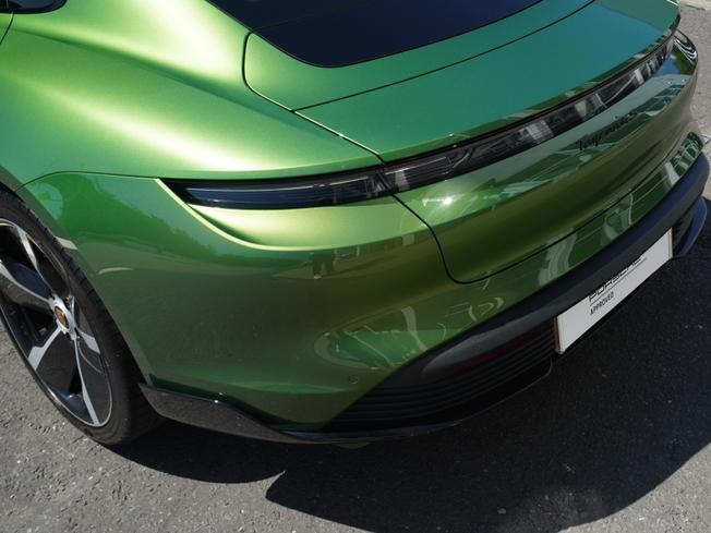 PORSCHE Taycan Photo 35