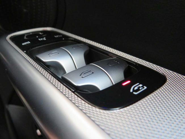 MERCEDES-BENZ Glc Photo 30