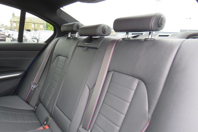 BMW 3 Series Photo 17