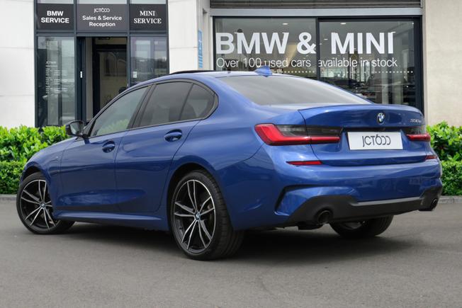BMW 3 Series Photo 2