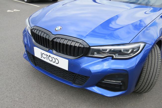 BMW 3 Series Photo 9