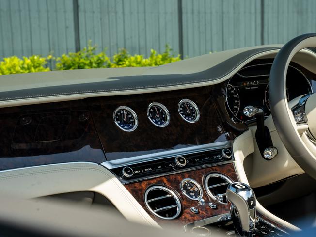 BENTLEY Continental Photo 35