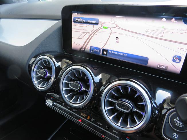 MERCEDES-BENZ GLA Photo 15