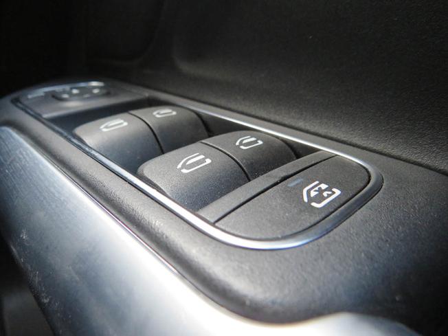 MERCEDES-BENZ GLA Photo 24