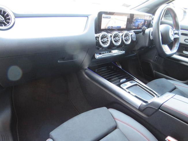 MERCEDES-BENZ GLA Photo 3