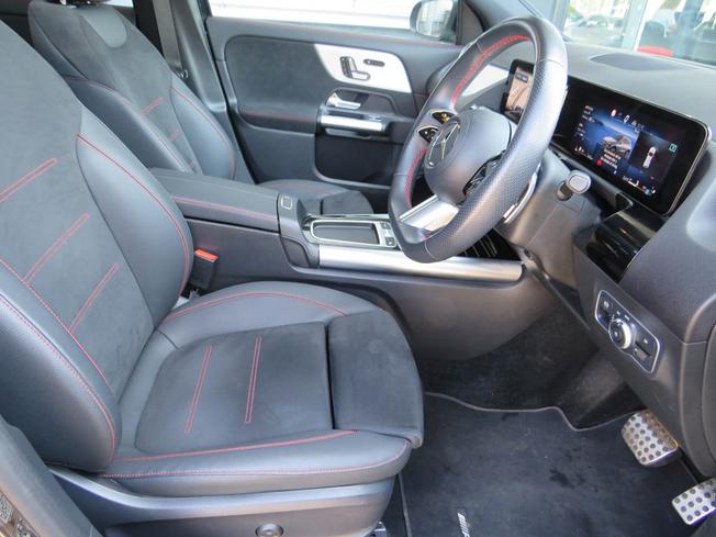 MERCEDES-BENZ GLA Photo 37